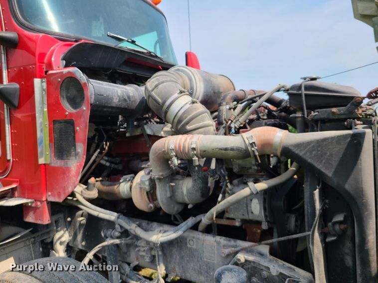 image for item L1296 2007 Kenworth T600  semi truck