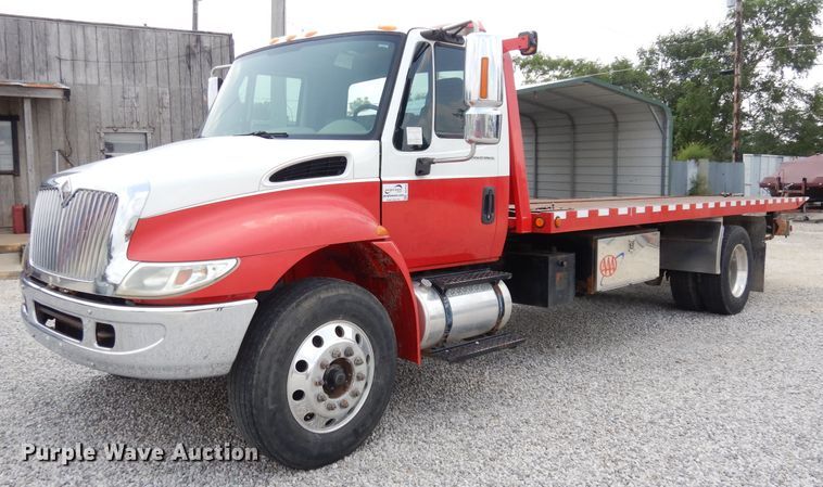 image for item DG0733 2005 International 4300  rollback truck