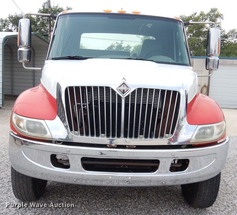 image for item DG0733 2005 International 4300  rollback truck