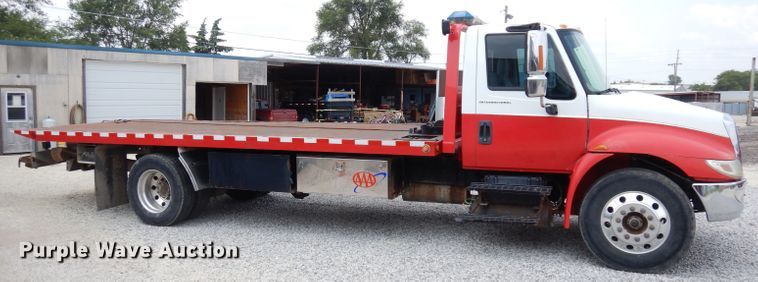 image for item DG0733 2005 International 4300  rollback truck