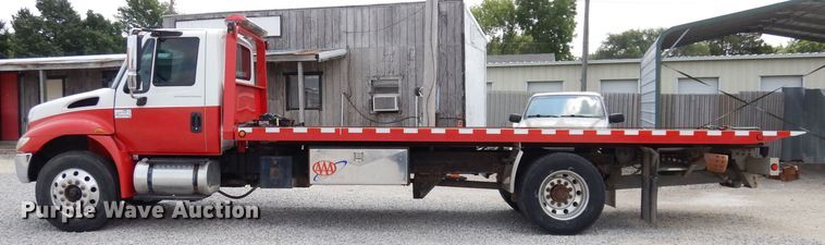 image for item DG0733 2005 International 4300  rollback truck