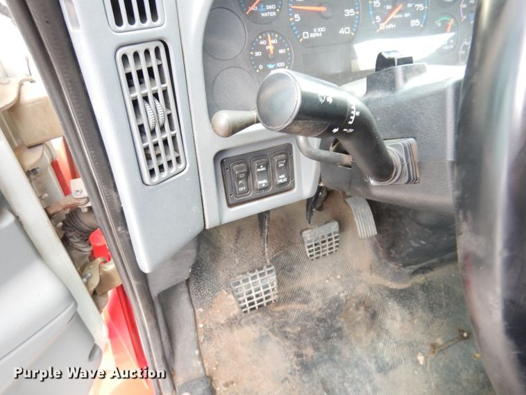 image for item DG0733 2005 International 4300  rollback truck