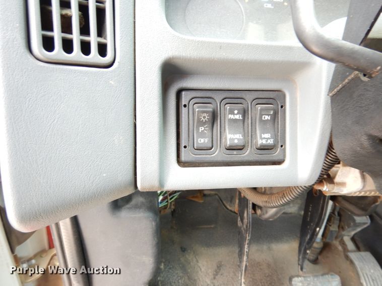 image for item DG0733 2005 International 4300  rollback truck