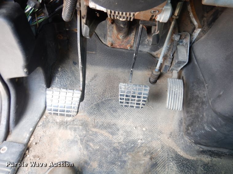 image for item DG0733 2005 International 4300  rollback truck