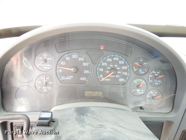 image for item DG0733 2005 International 4300  rollback truck