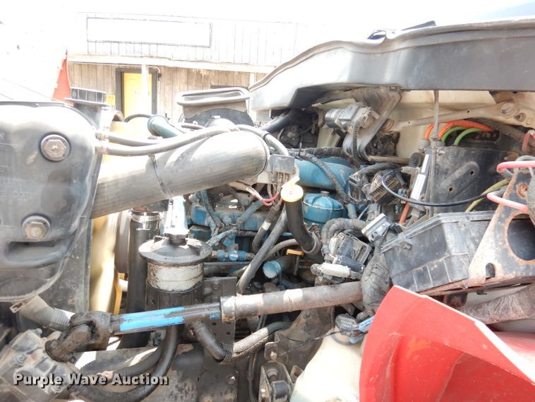 image for item DG0733 2005 International 4300  rollback truck