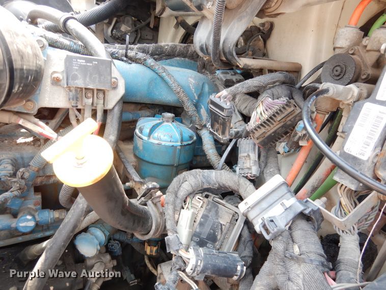 image for item DG0733 2005 International 4300  rollback truck