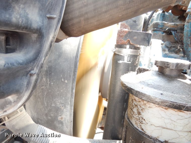 image for item DG0733 2005 International 4300  rollback truck