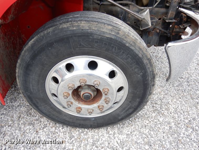 image for item DG0733 2005 International 4300  rollback truck