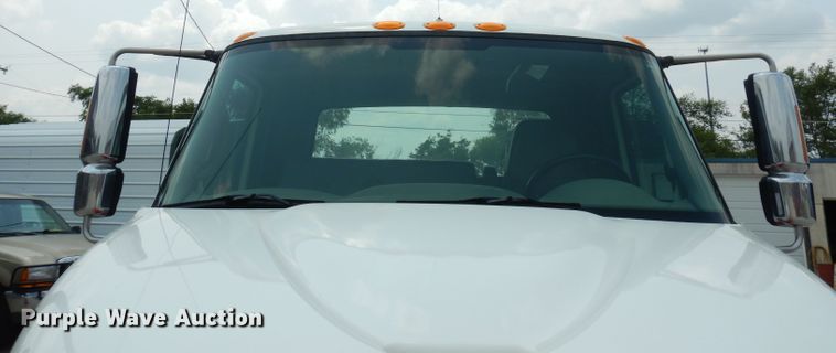 image for item DG0733 2005 International 4300  rollback truck