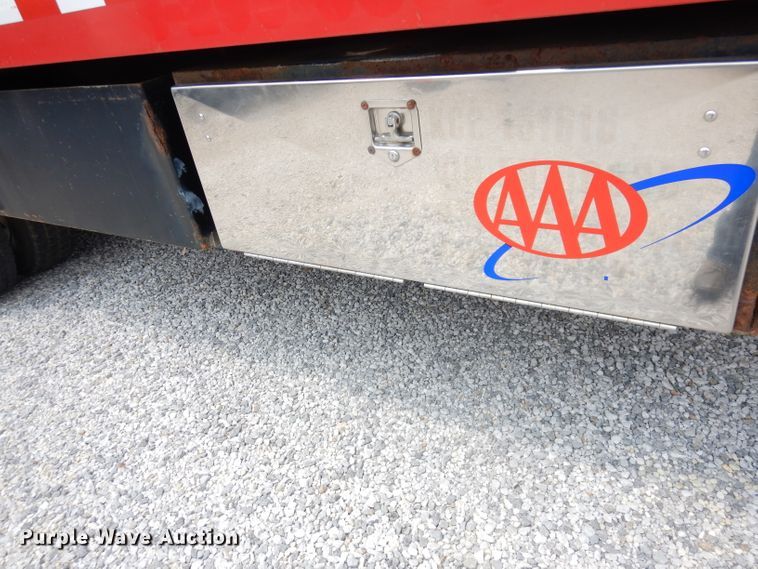 image for item DG0733 2005 International 4300  rollback truck