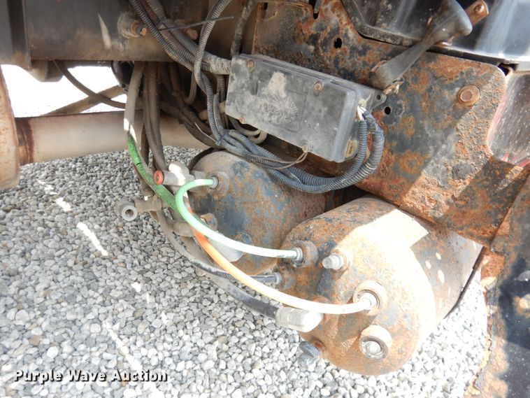 image for item DG0733 2005 International 4300  rollback truck