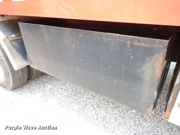 image for item DG0733 2005 International 4300  rollback truck