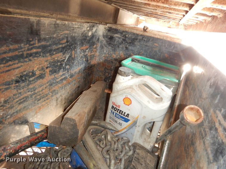 image for item DG0733 2005 International 4300  rollback truck