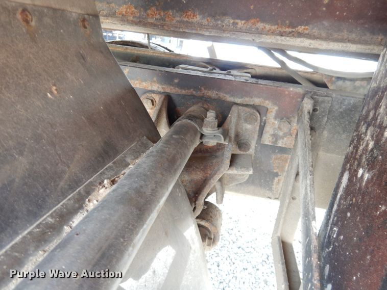 image for item DG0733 2005 International 4300  rollback truck