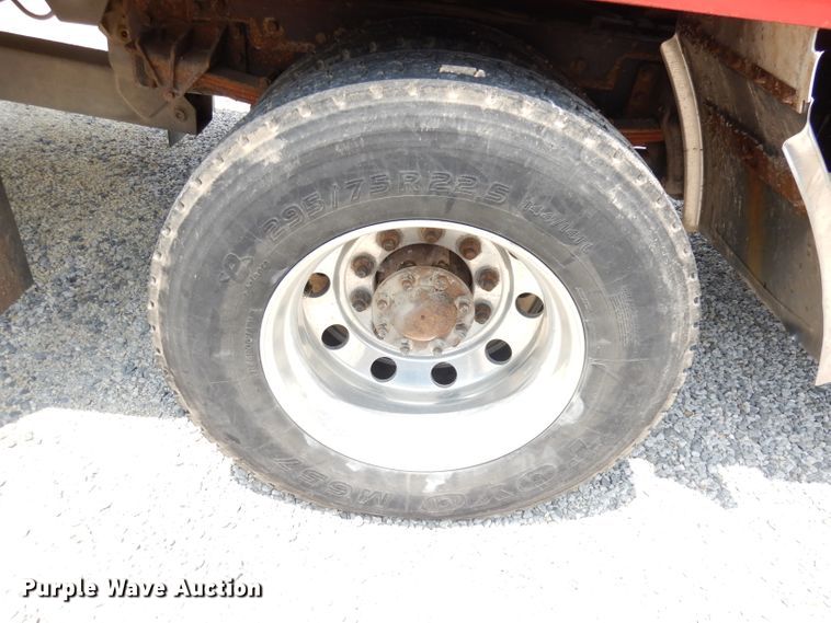 image for item DG0733 2005 International 4300  rollback truck