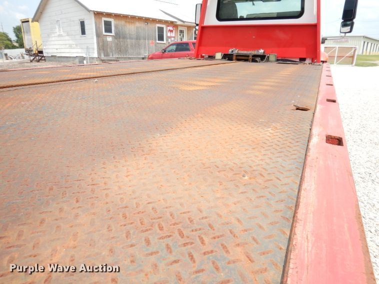 image for item DG0733 2005 International 4300  rollback truck