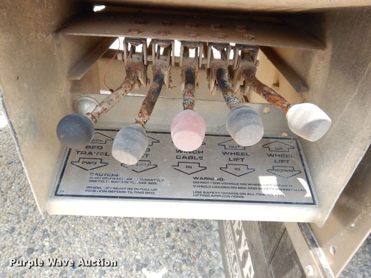 image for item DG0733 2005 International 4300  rollback truck