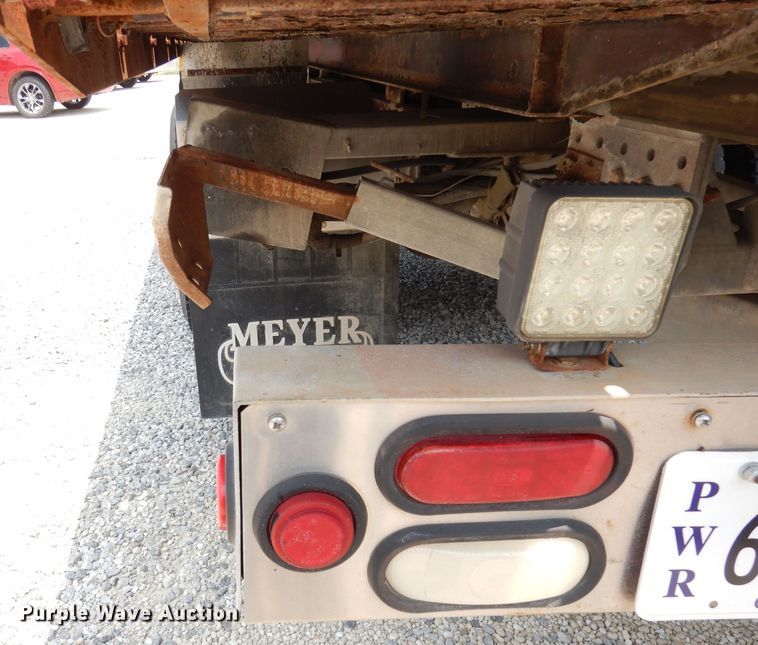 image for item DG0733 2005 International 4300  rollback truck