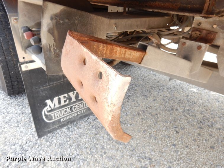 image for item DG0733 2005 International 4300  rollback truck