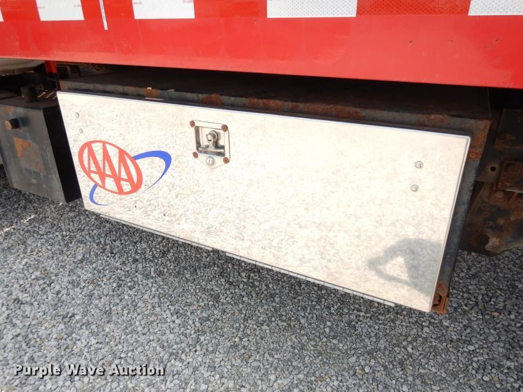 image for item DG0733 2005 International 4300  rollback truck