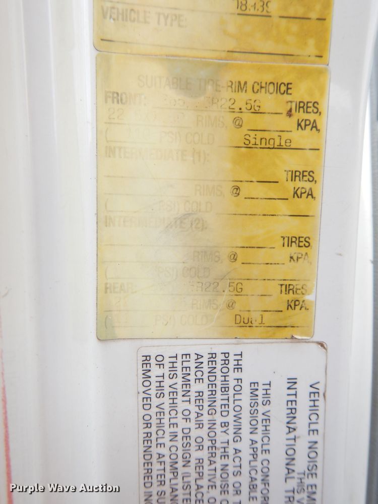 image for item DG0733 2005 International 4300  rollback truck