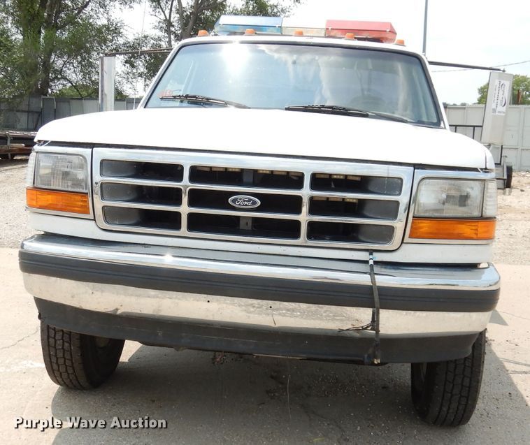 image for item DG0734 1994 Ford F450 Super Duty XLT  rollback truck