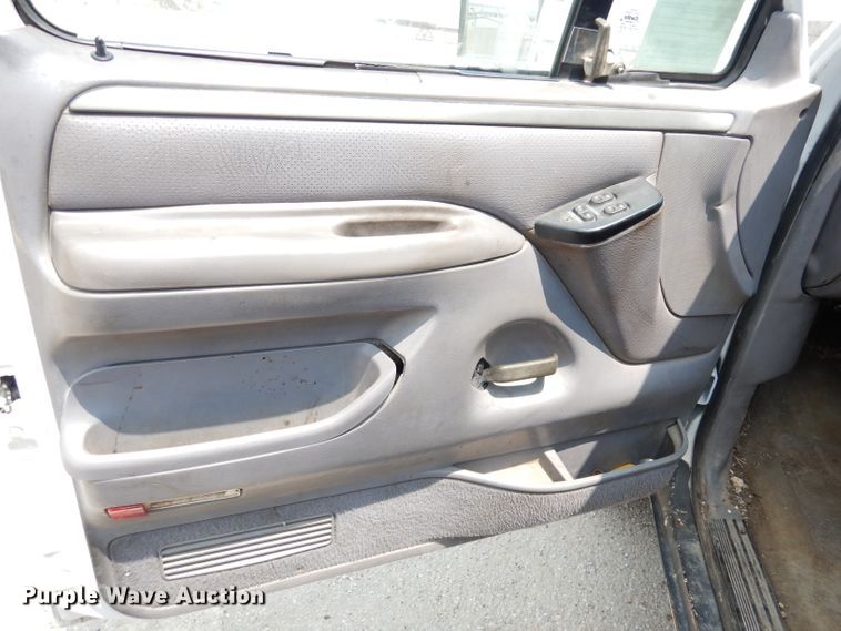 image for item DG0734 1994 Ford F450 Super Duty XLT  rollback truck