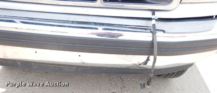 image for item DG0734 1994 Ford F450 Super Duty XLT  rollback truck