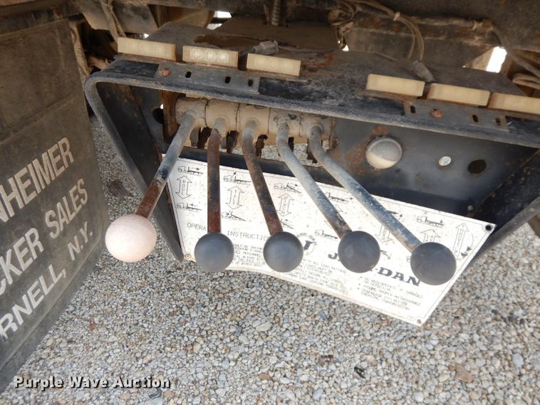 image for item DG0734 1994 Ford F450 Super Duty XLT  rollback truck