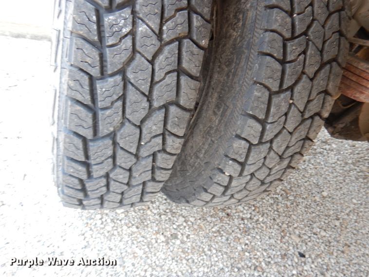 image for item DG0734 1994 Ford F450 Super Duty XLT  rollback truck