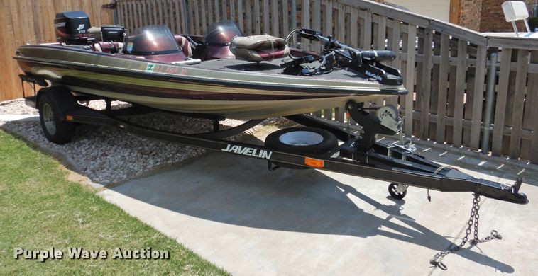 image for item DK2379 1999 Javelin Renegade 18  boat
