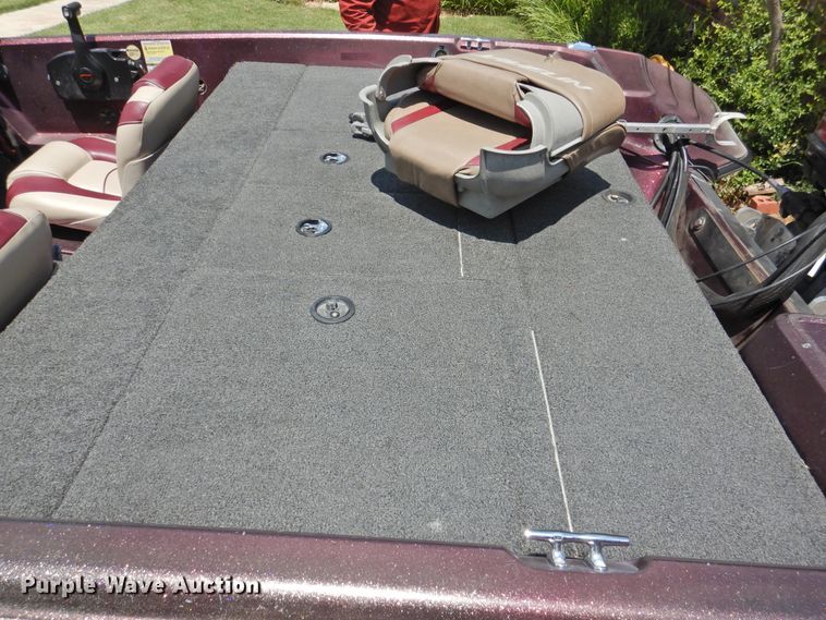 image for item DK2379 1999 Javelin Renegade 18  boat