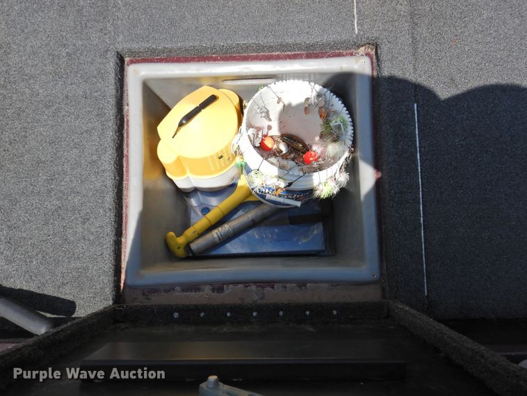 image for item DK2379 1999 Javelin Renegade 18  boat