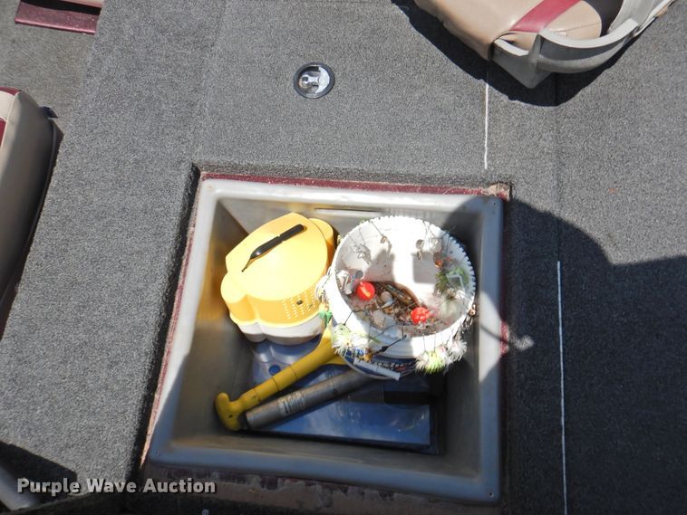 image for item DK2379 1999 Javelin Renegade 18  boat