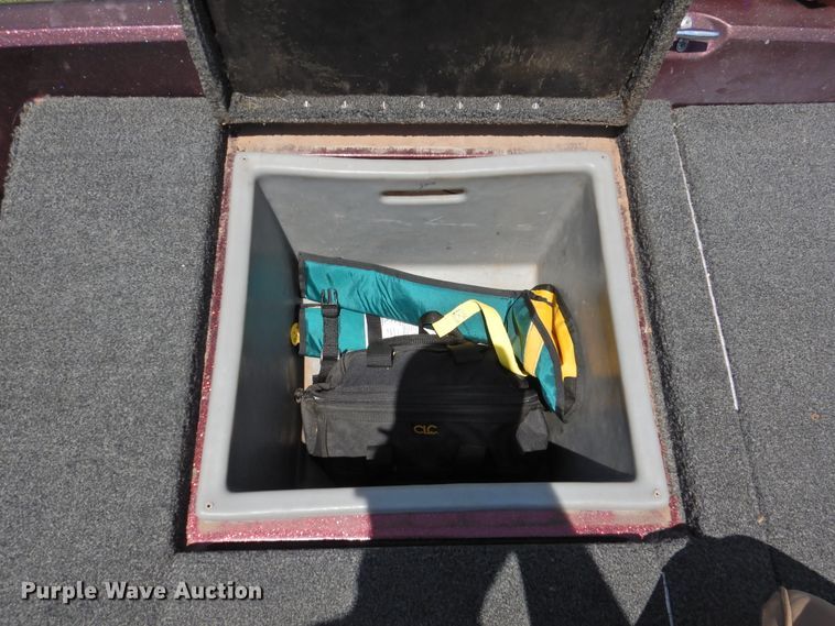 image for item DK2379 1999 Javelin Renegade 18  boat