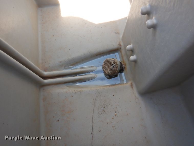 image for item DK2379 1999 Javelin Renegade 18  boat