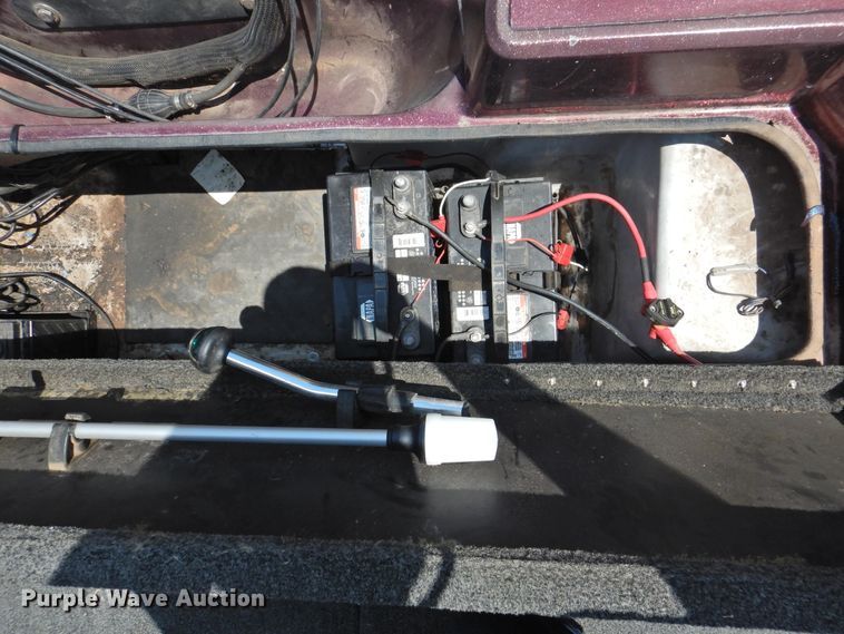 image for item DK2379 1999 Javelin Renegade 18  boat