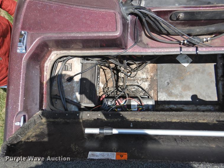 image for item DK2379 1999 Javelin Renegade 18  boat