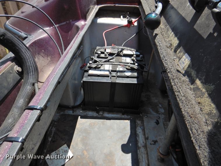 image for item DK2379 1999 Javelin Renegade 18  boat