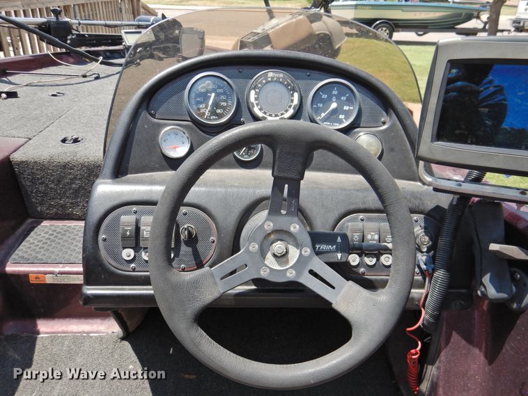 image for item DK2379 1999 Javelin Renegade 18  boat