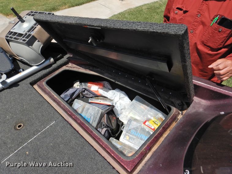 image for item DK2379 1999 Javelin Renegade 18  boat