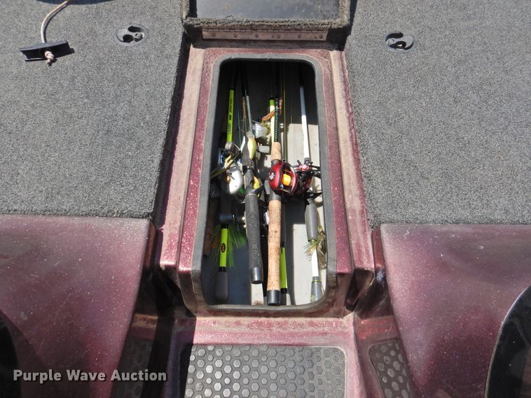 image for item DK2379 1999 Javelin Renegade 18  boat