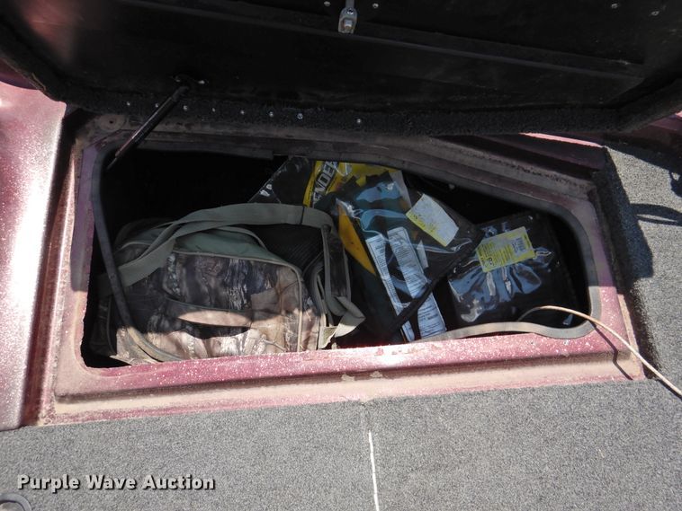 image for item DK2379 1999 Javelin Renegade 18  boat