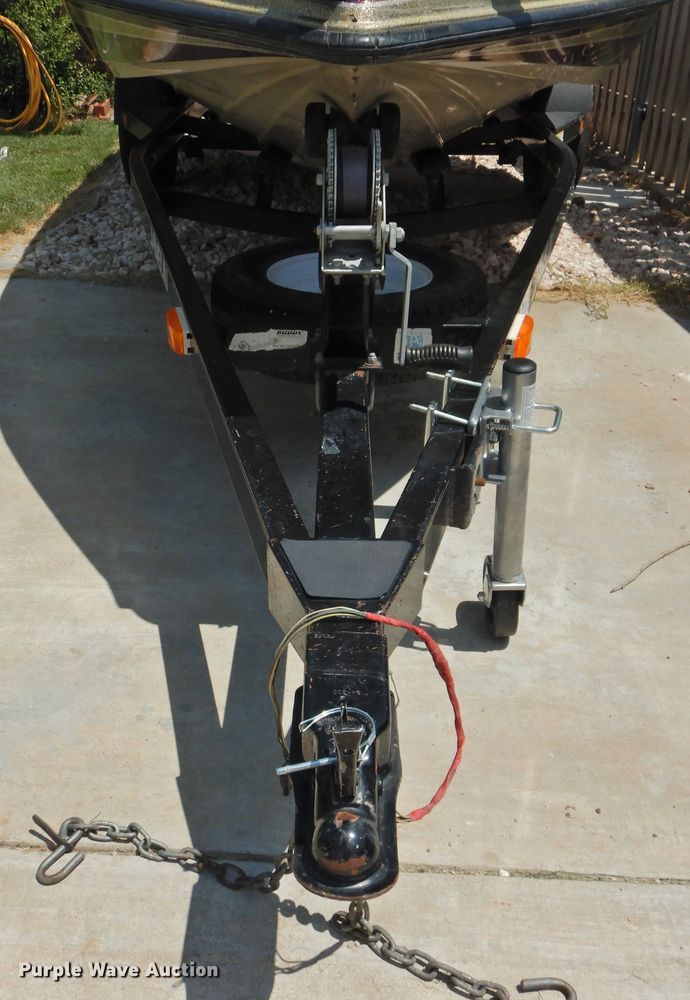 image for item DK2379 1999 Javelin Renegade 18  boat