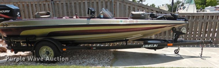 image for item DK2379 1999 Javelin Renegade 18  boat