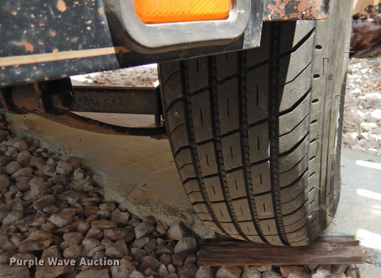 image for item DK2379 1999 Javelin Renegade 18  boat