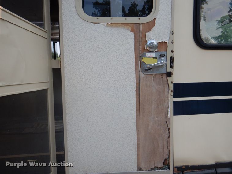 image for item DL0085 1988 Winnebago Chiefton  RV