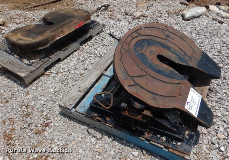 image for item DL0512 (2) fifth wheel plates