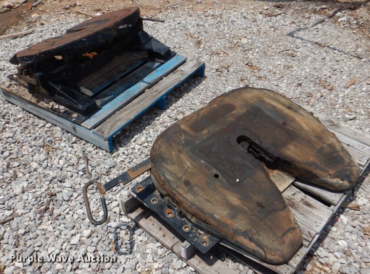 image for item DL0512 (2) fifth wheel plates